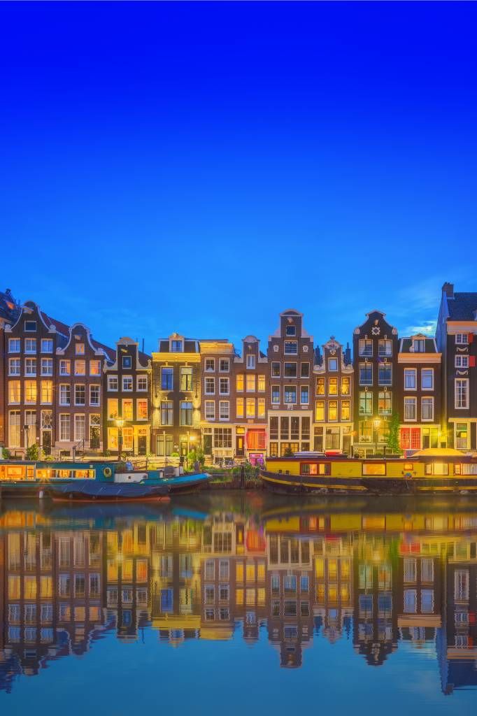 Le canal d'Amsterdam la nuit