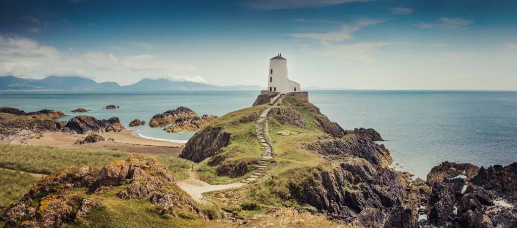 Phare sur un affleurement rocheux