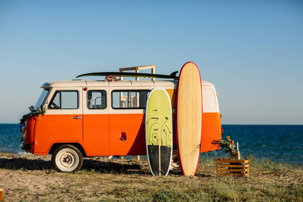 Bus avec planche de surf