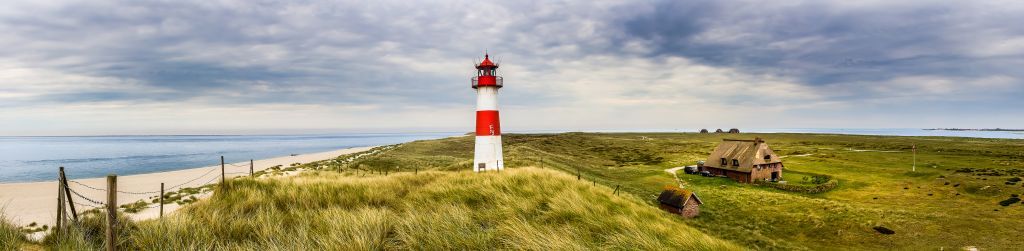 Phare dans les dunes