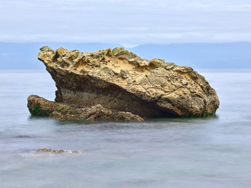 Beau rocher sur la côte