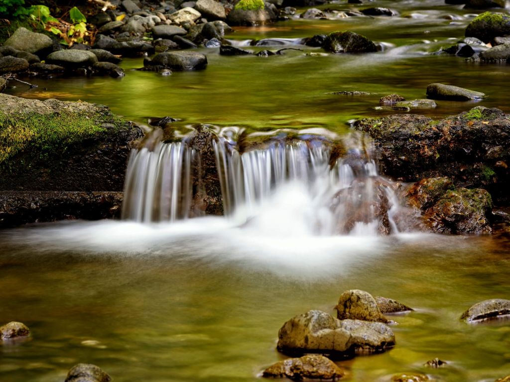 Petite cascade détaillée