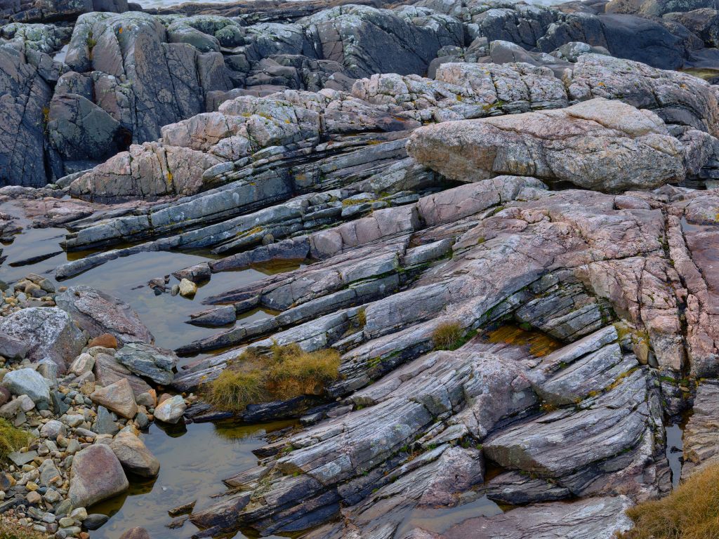 Roches et eau en couches