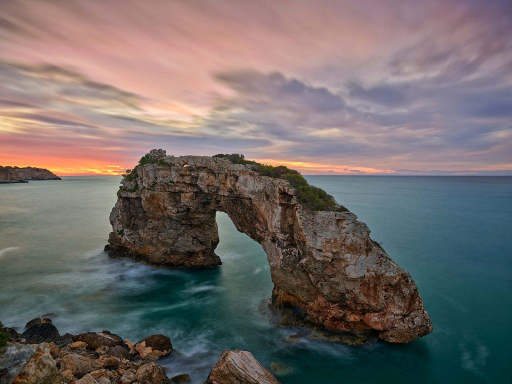 Un rocher dans la mer