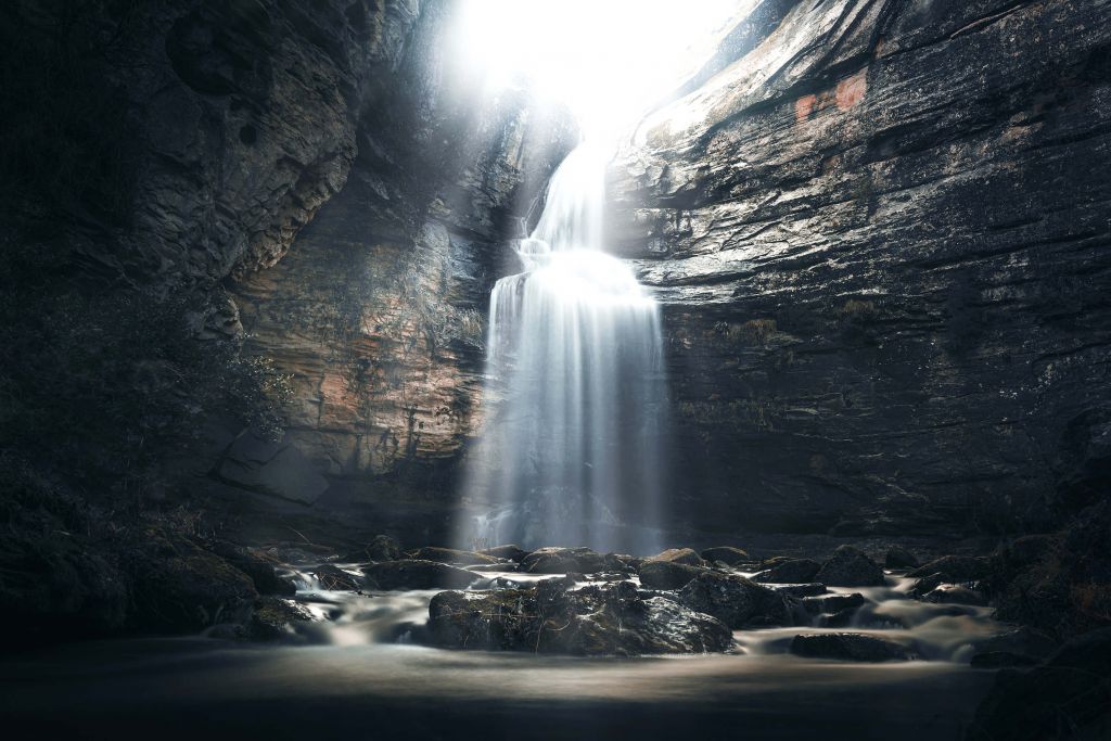 Grotte avec chute d'eau