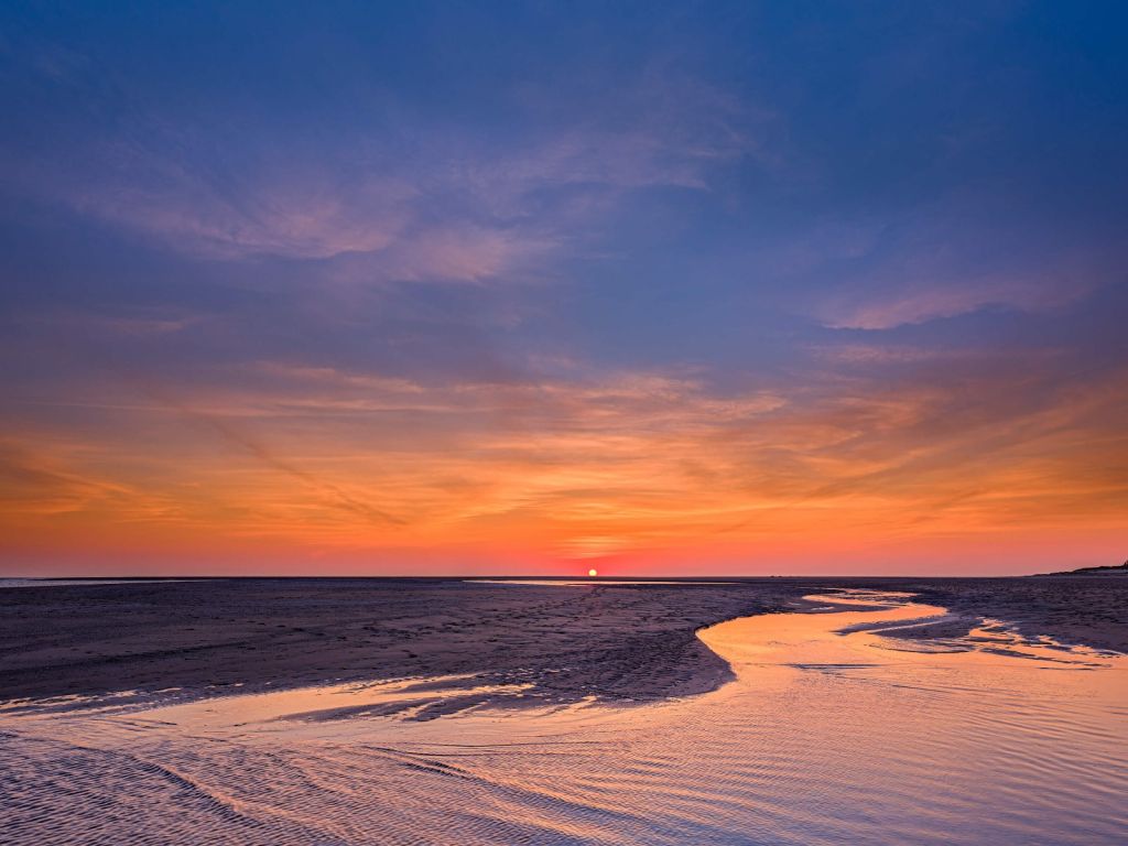 Coucher de soleil avec un ciel coloré