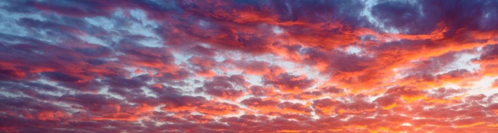 Coucher de soleil dans le ciel