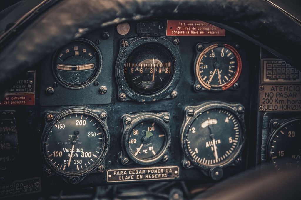 Détail du cockpit d'un avion d'époque