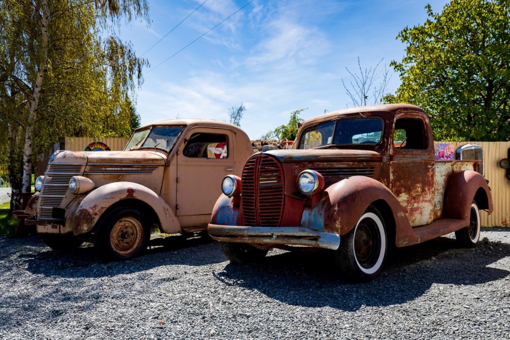 Vieux camions rouillés