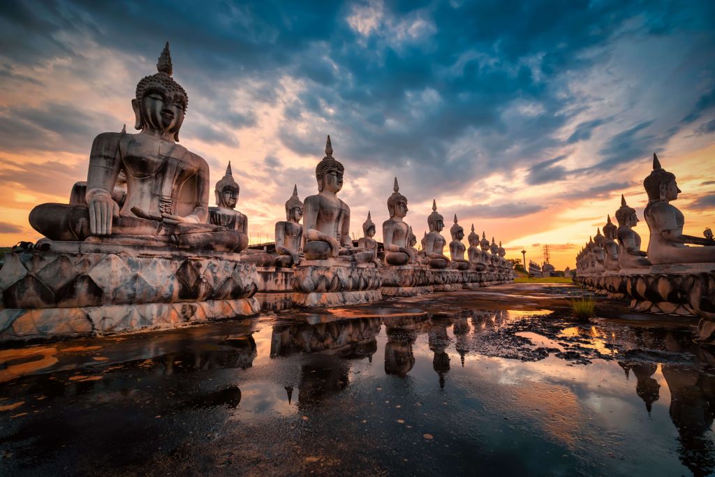 Statues de Bouddha sur l'eau