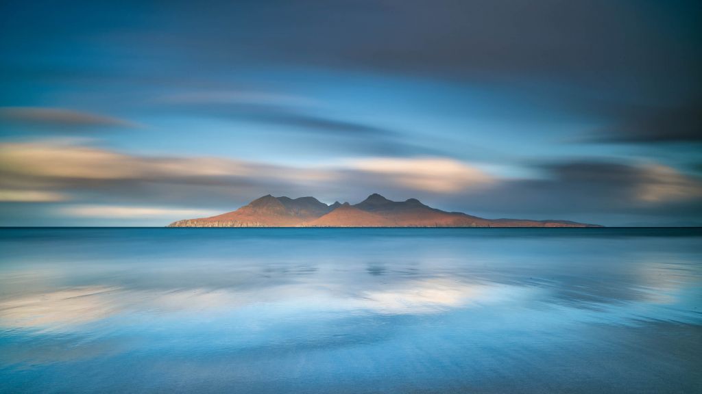 An epic sunrise in Eigg