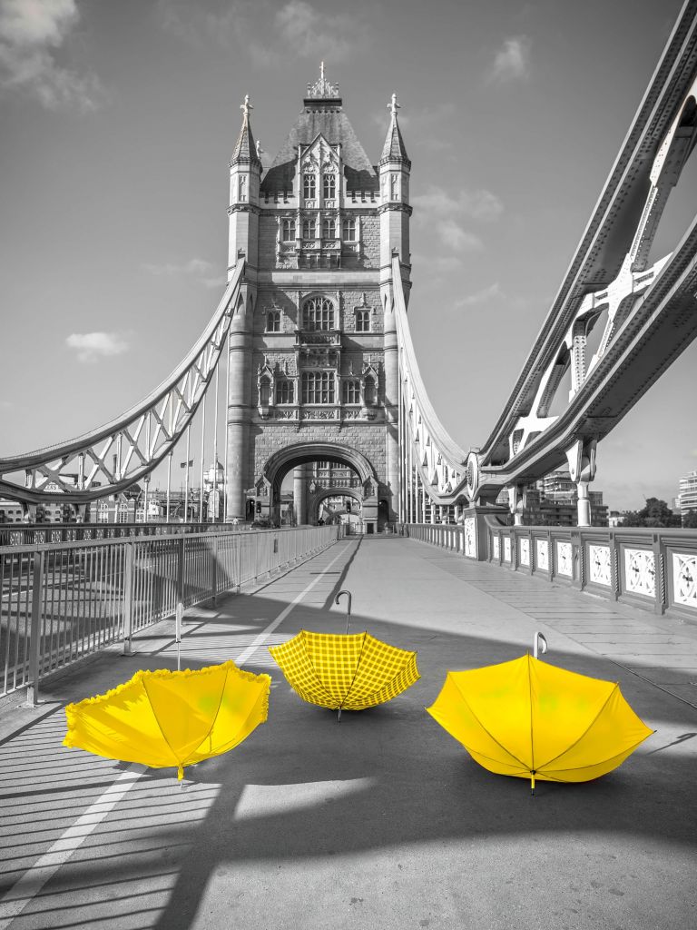 Parapluies jaunes sur le Tower bridge
