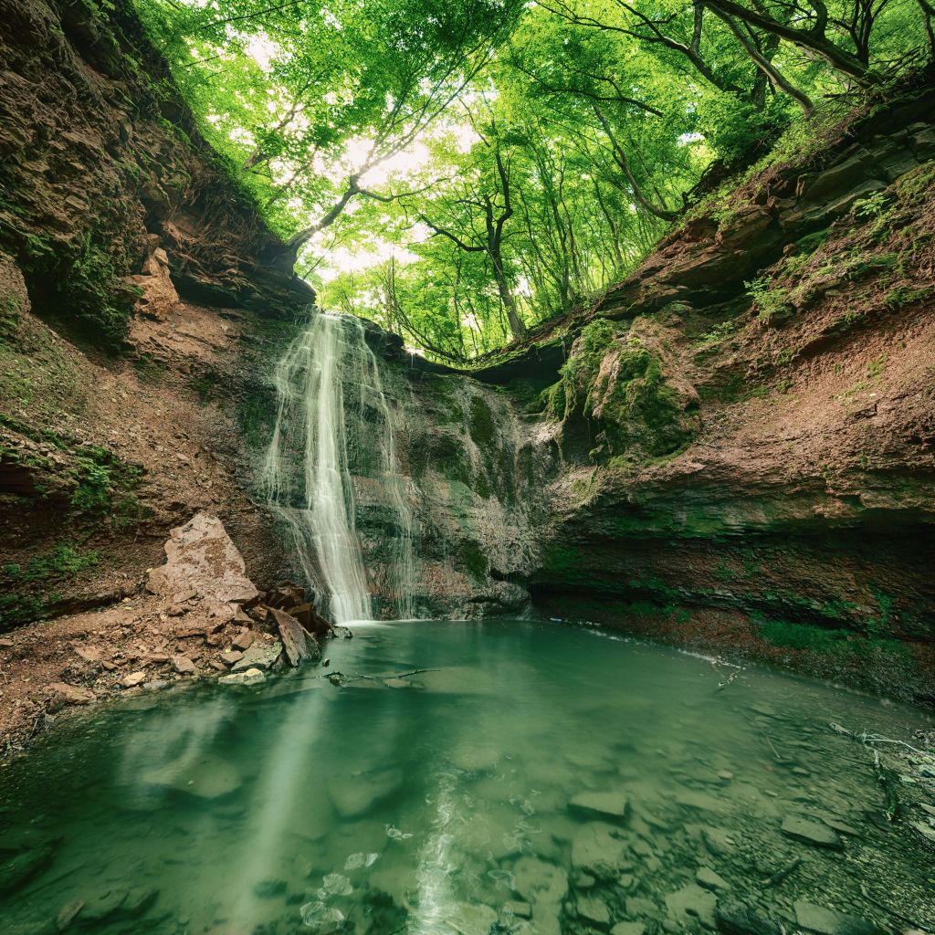 Chute d'eau en montagne