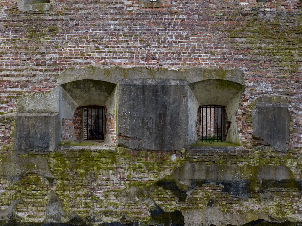 Mur érodé avec 2 niches