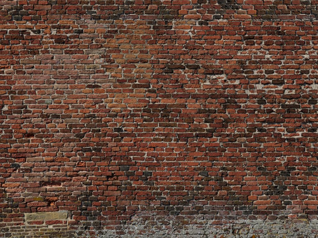 Ancien mur de briques restauré