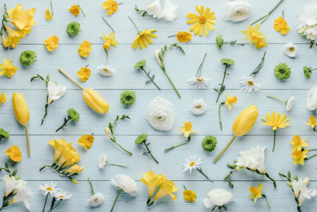 Table pleine de fleurs
