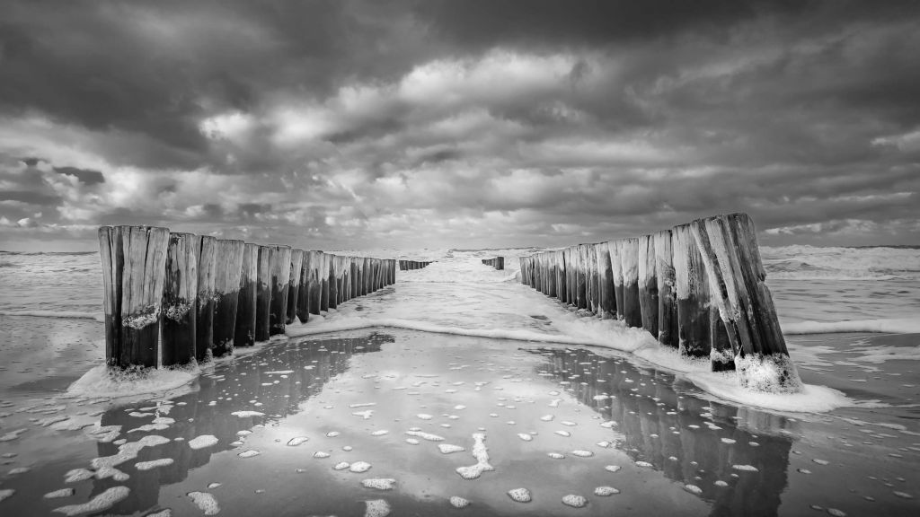 Mer agitée en noir et blanc