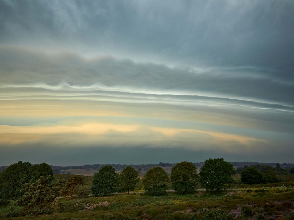 Bariière de nuages au-dessus de la lande