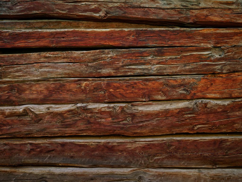 Planches de bois brut