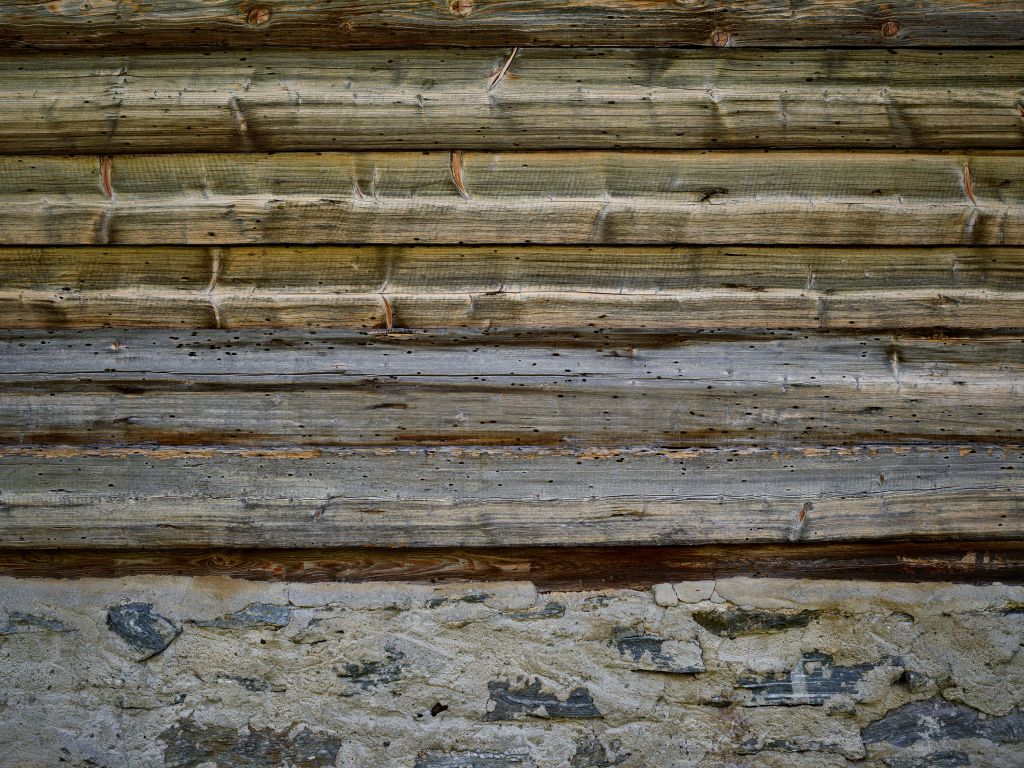 Bois vieilli sur un mur de pierre