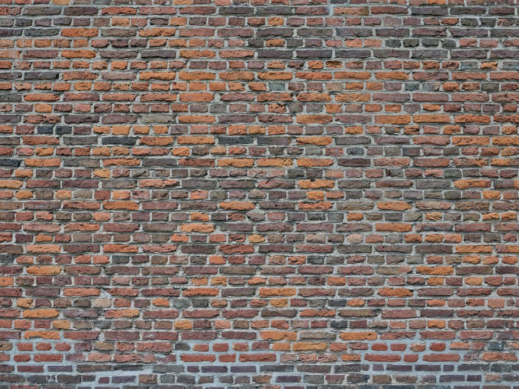 Ancien mur de briques restauré