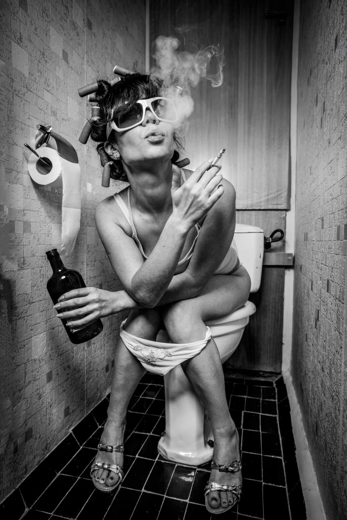 Femme avec cigarette