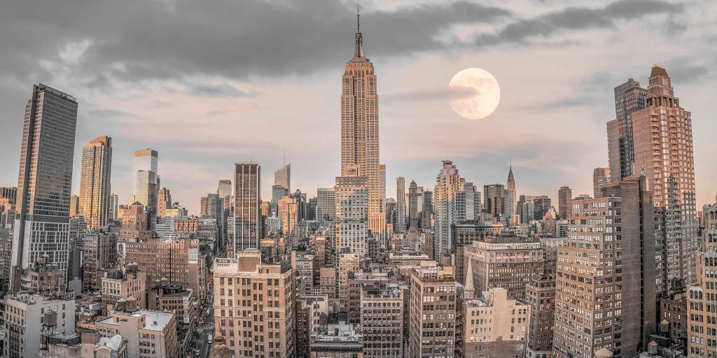 Empire State Building avec skyline