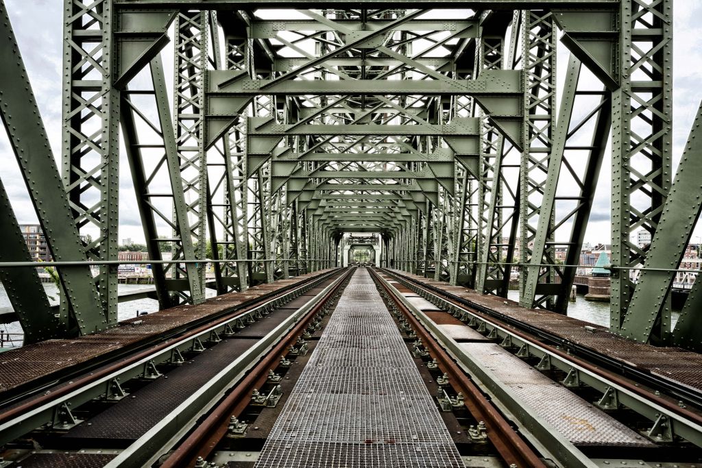 Pont ferroviaire monumental De Hef à Rotterdam  