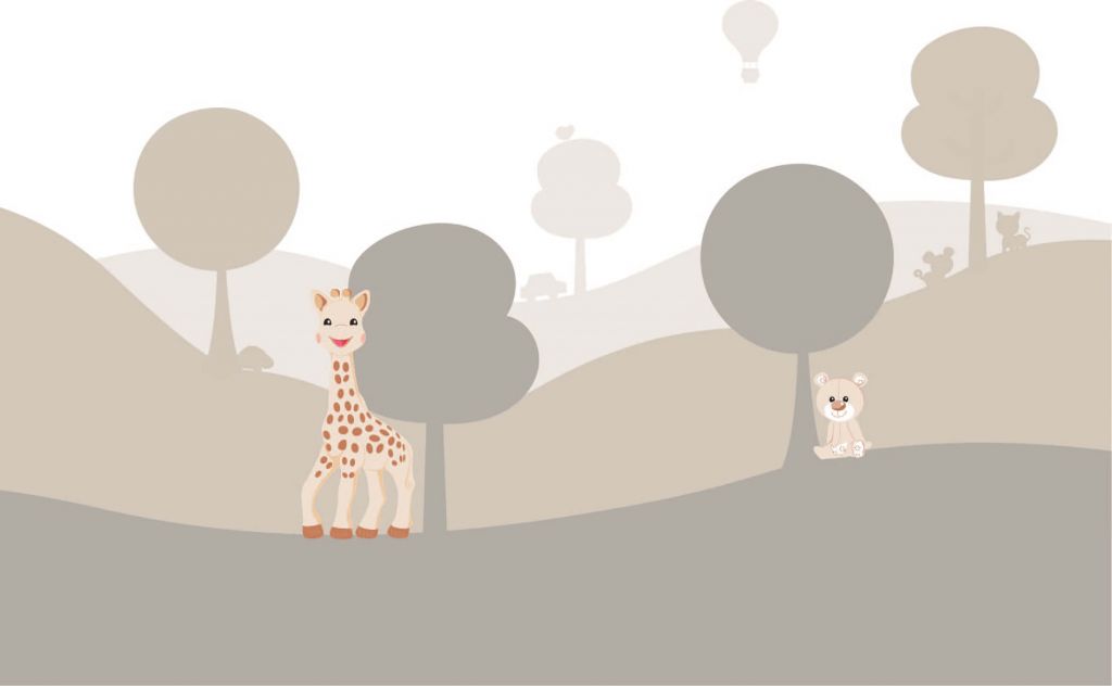 Sophie la girafe® dans un paysage beige