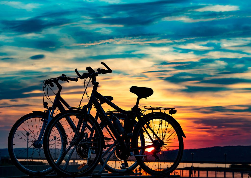 Vélo au coucher du soleil