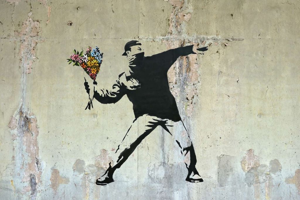 Banksy - Flower thrower, raw concrete