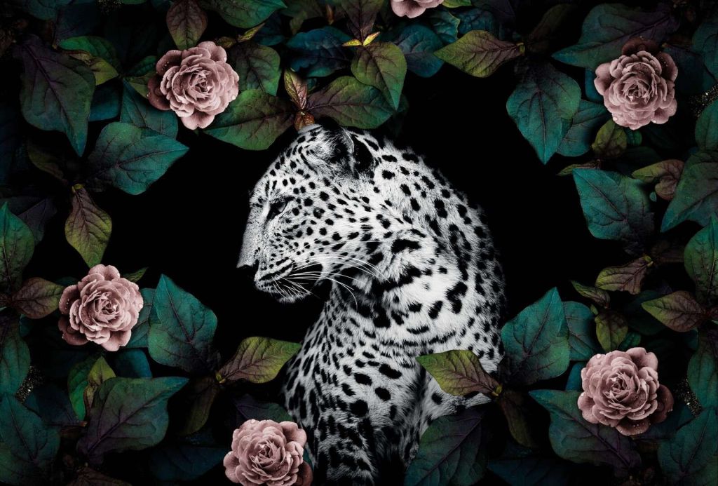 Léopard parmi des fleurs en velours