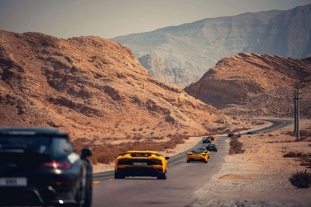 Supercars à travers le désert