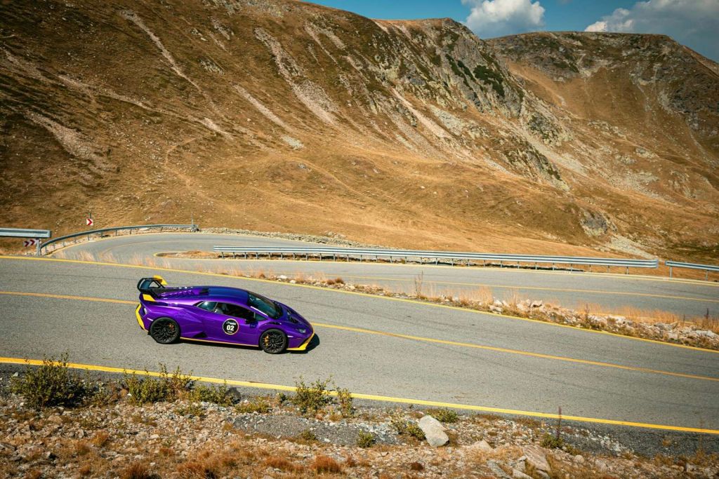 Lamborghini Huracán sur route de montagne