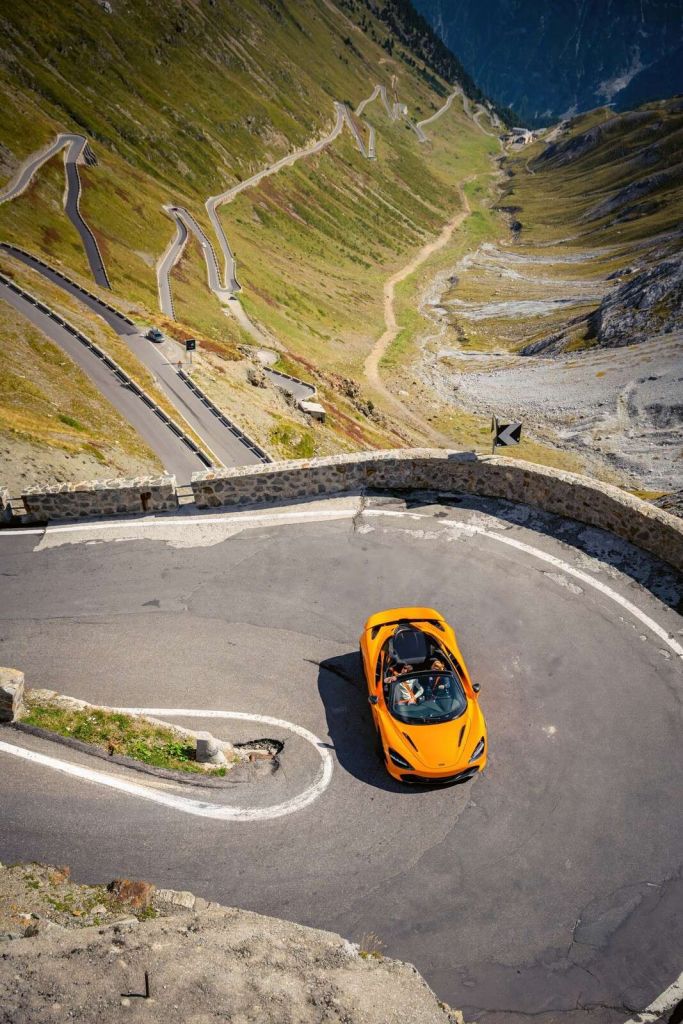 McLaren sur le Stelviopas - couleur