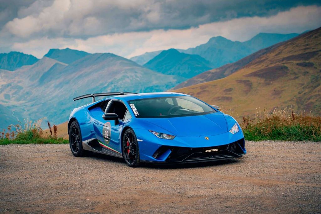 Lamborghini Huracán STO dans les montagnes