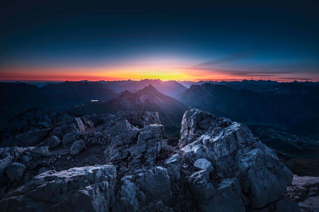 Aspect rocheux au lever du soleil