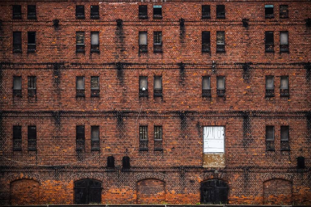 Ancien bâtiment d'usine main product photo