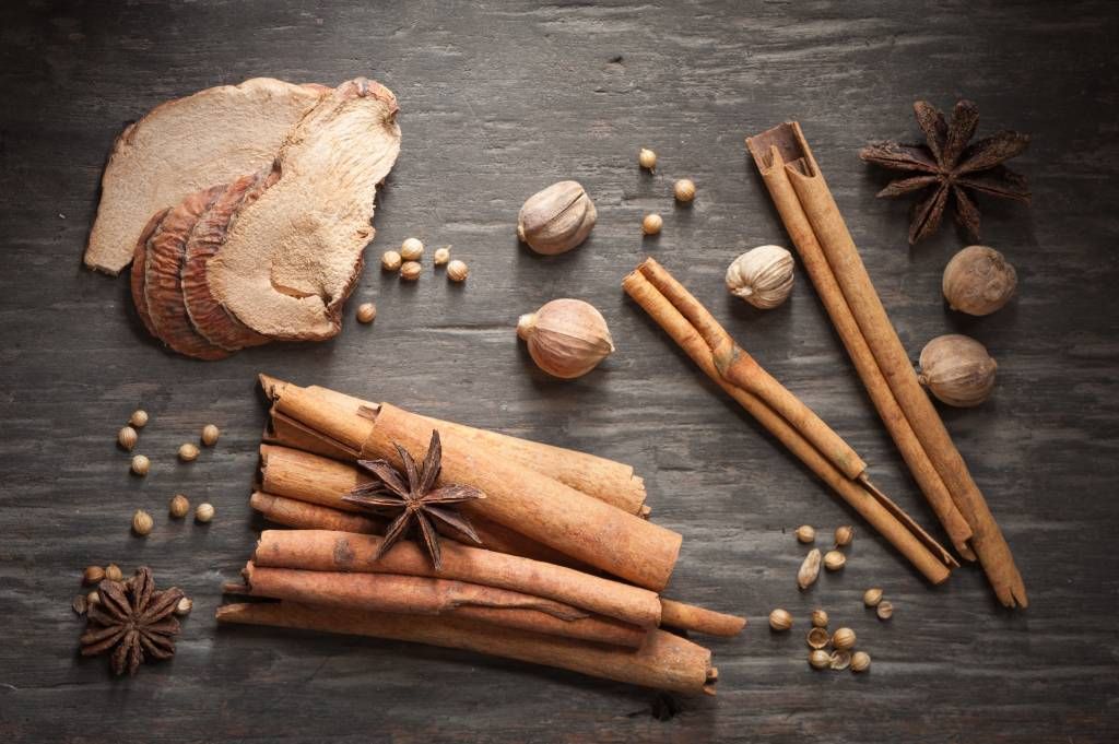 Épices main product photo