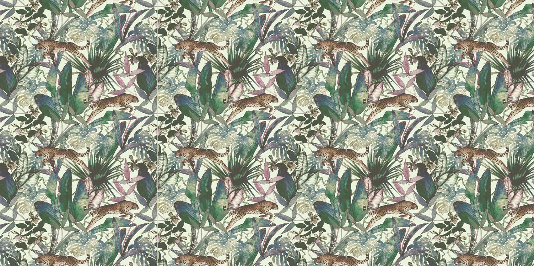 Guépard entre les feuilles tropicales