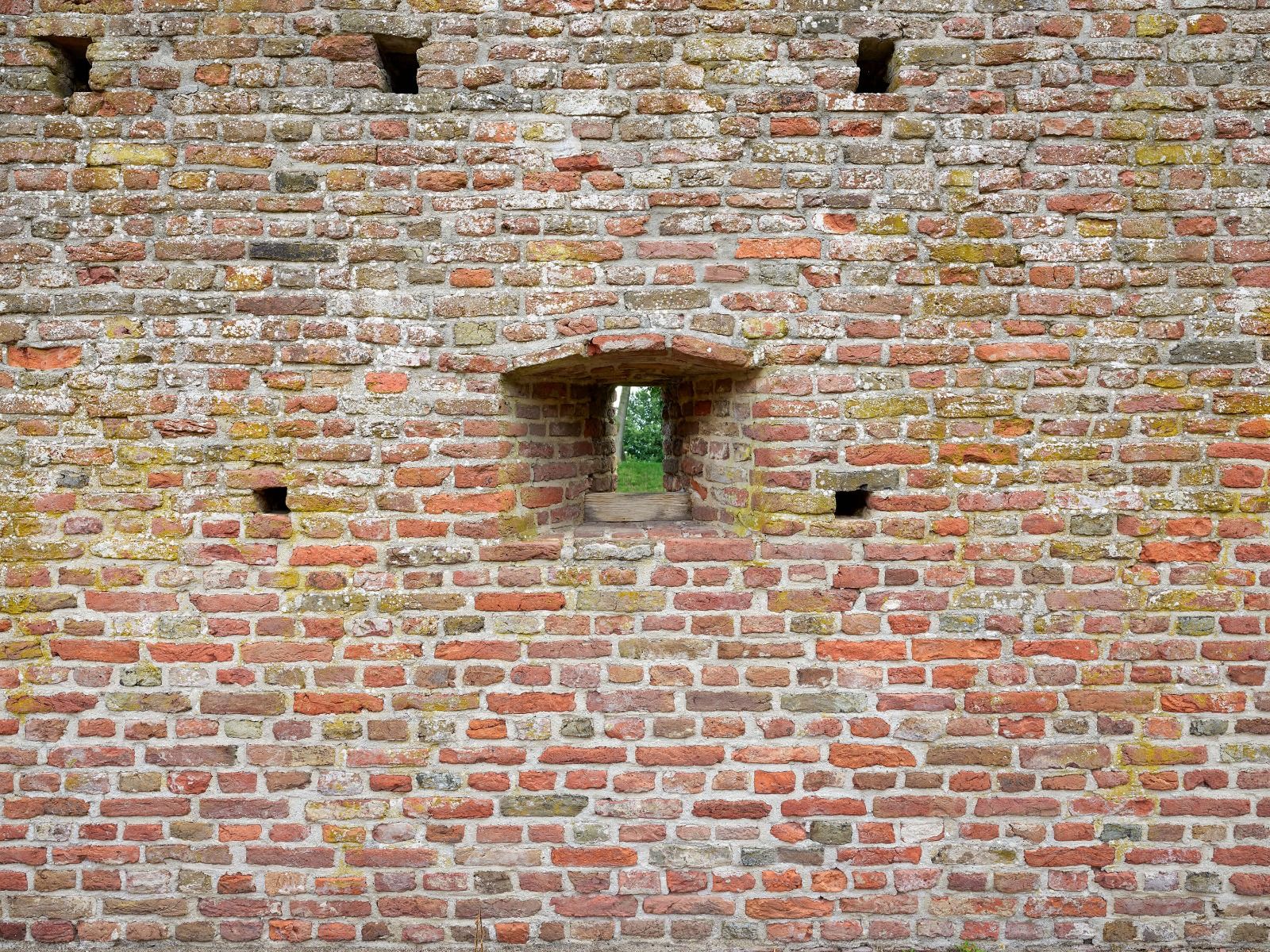 Mur de la ville avec vue à travers
