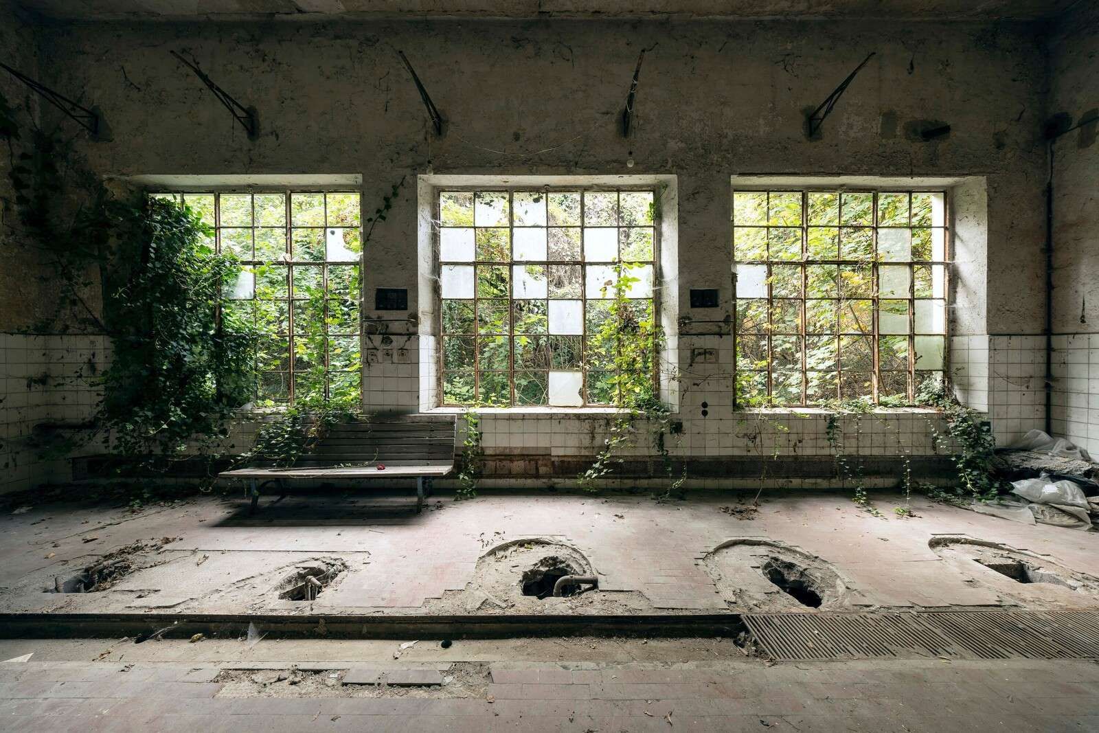 Bains abandonnés dans la nature