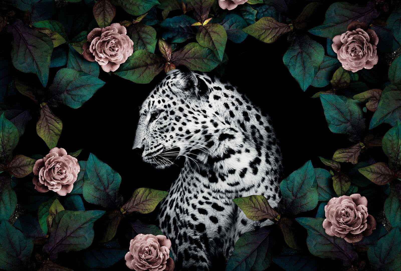 Léopard parmi des fleurs en velours