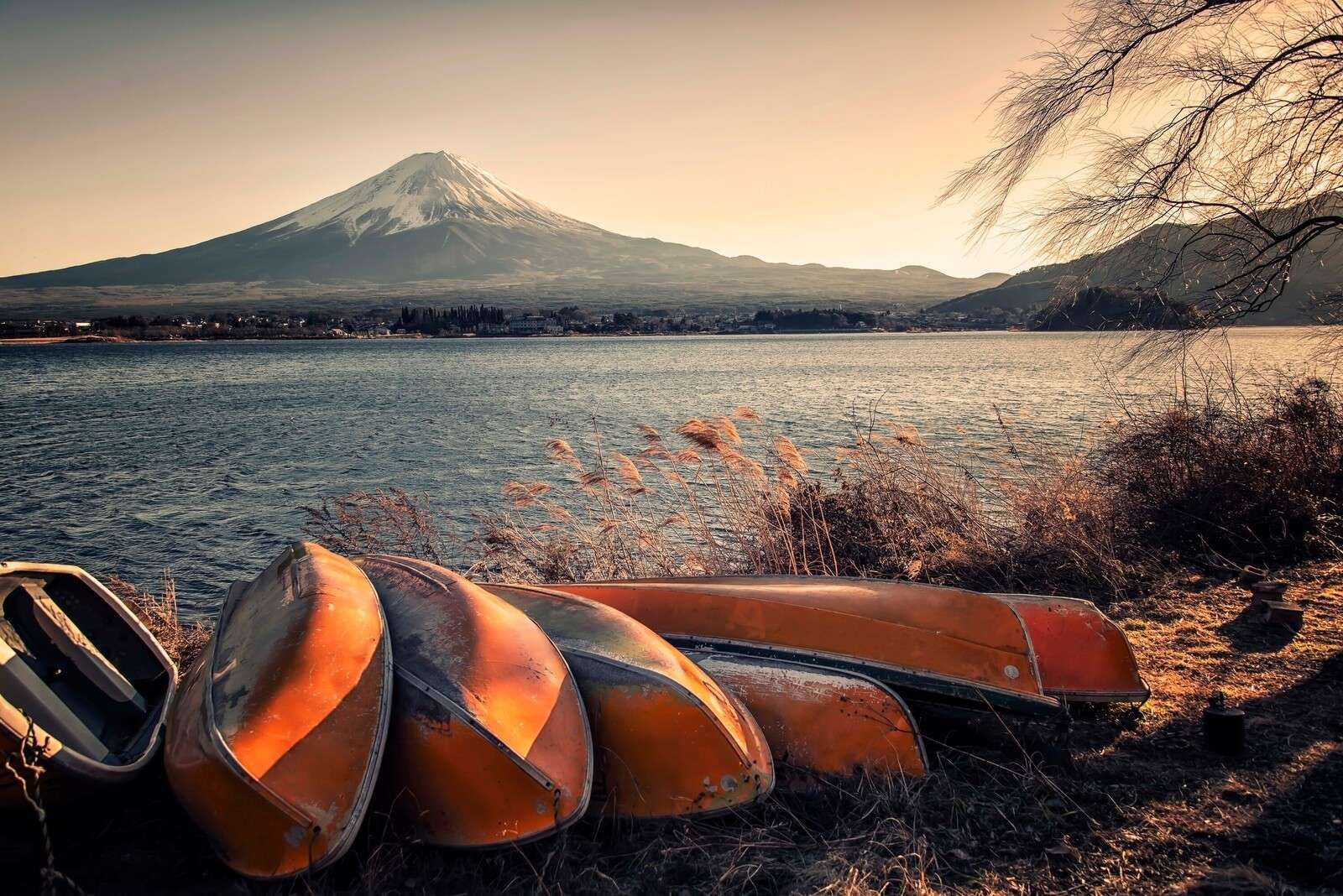 Rive calme sur le lac Fuji