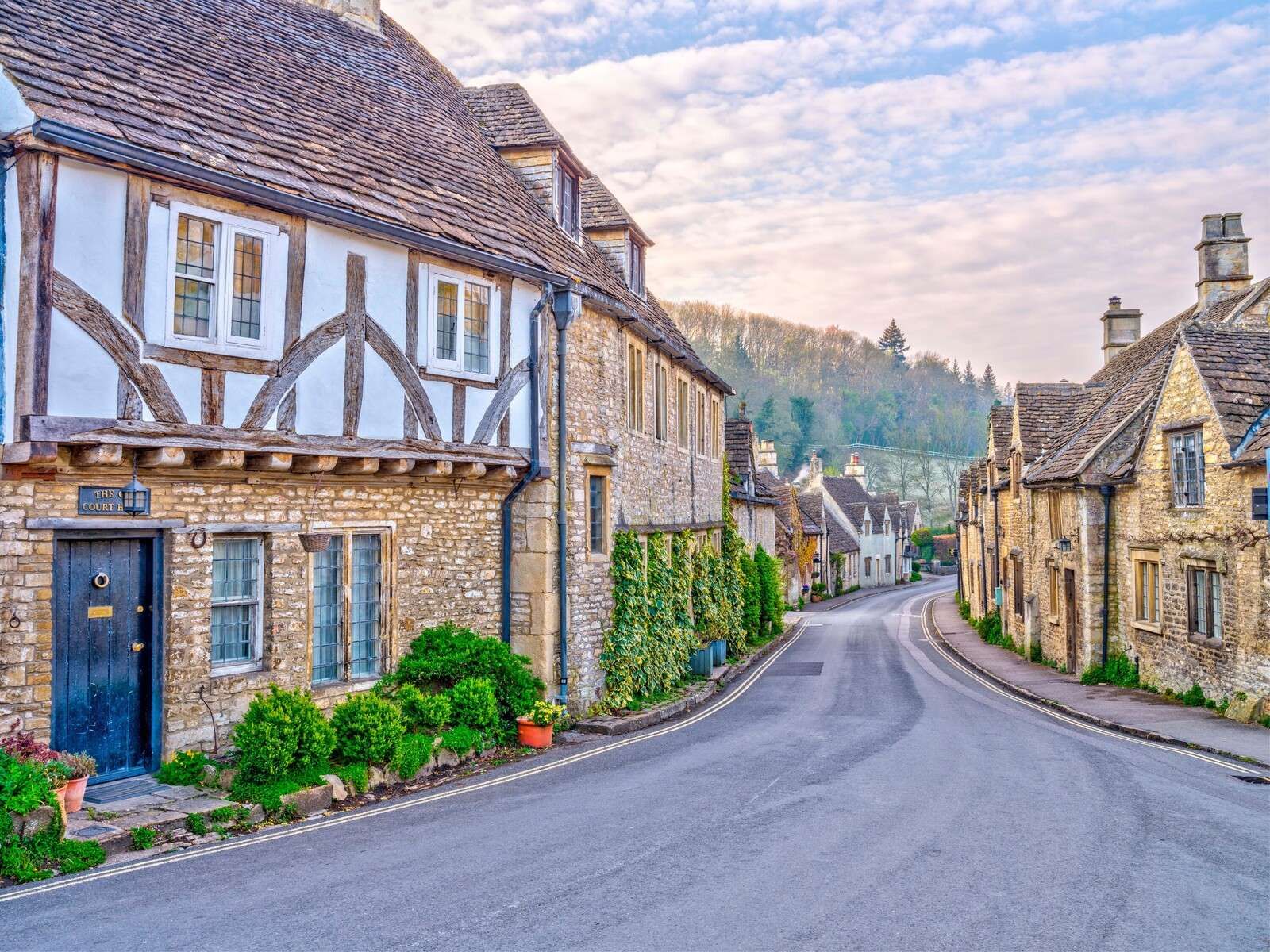 Village rural avec des maisons en pierre